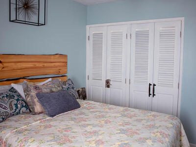 8 Ocean Boulevard Kingston, Out of Country, Out of Country 00000