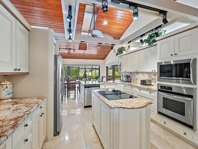 16 Thurston Drive, Palm Beach Gardens, FL 33418