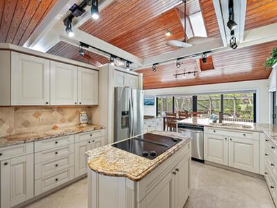 16 Thurston Drive, Palm Beach Gardens, FL 33418