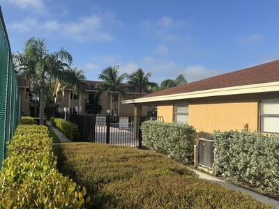 6031 N 10th Avenue, Greenacres, FL 33463