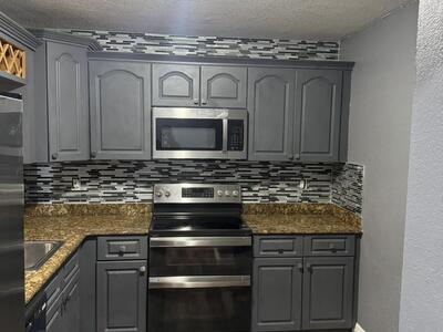 6031 N 10th Avenue, Greenacres, FL 33463