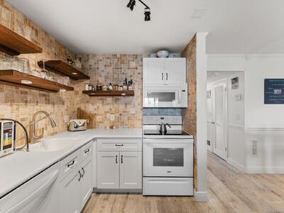 100 Shore Court, North Palm Beach, FL 33408