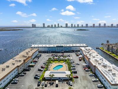 100 Shore Court, North Palm Beach, FL 33408