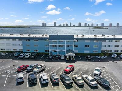 100 Shore Court, North Palm Beach, FL 33408