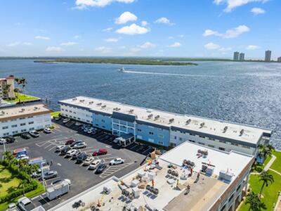 100 Shore Court, North Palm Beach, FL 33408