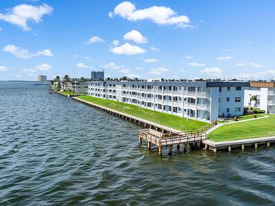 100 Shore Court, North Palm Beach, FL 33408