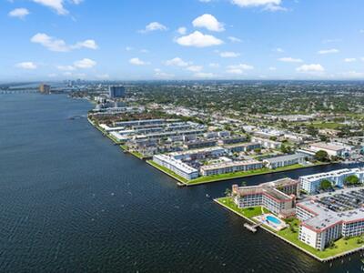 100 Shore Court, North Palm Beach, FL 33408