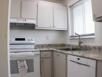 8130 Sunrise Lakes Boulevard, Sunrise, FL 33322