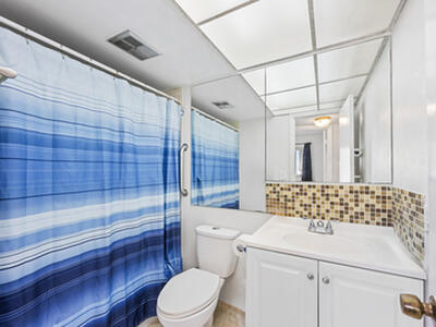 8130 Sunrise Lakes Boulevard, Sunrise, FL 33322