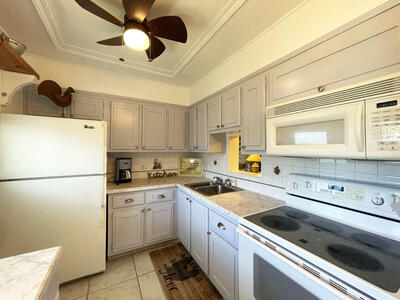 2111 NE 1st Court, Boynton Beach, FL 33435