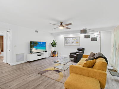 5945 Parkwalk Drive, Boynton Beach, FL 33472