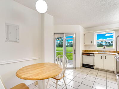 3951 Via Poinciana, Lake Worth, FL 33467