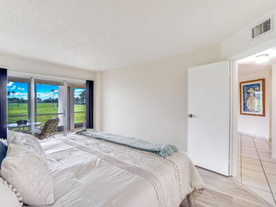 3951 Via Poinciana, Lake Worth, FL 33467