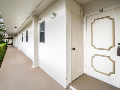 3951 Via Poinciana, Lake Worth, FL 33467