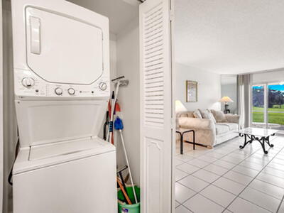 3951 Via Poinciana, Lake Worth, FL 33467