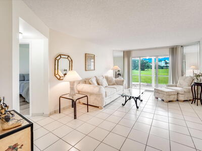 3951 Via Poinciana, Lake Worth, FL 33467