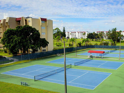 3951 Via Poinciana, Lake Worth, FL 33467