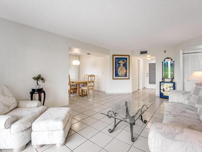 3951 Via Poinciana, Lake Worth, FL 33467