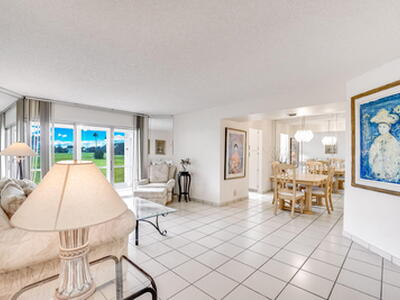 3951 Via Poinciana, Lake Worth, FL 33467