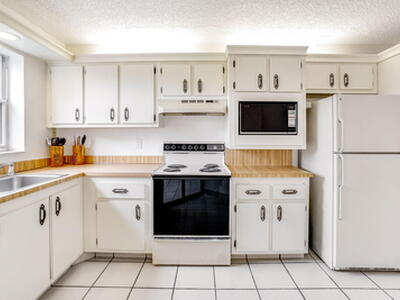 3951 Via Poinciana, Lake Worth, FL 33467