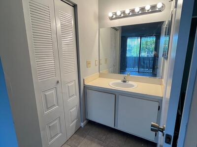 718 Executive Center Drive, West Palm Beach, FL 33401