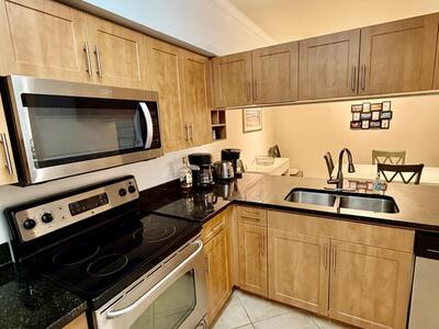 6521 Emerald Dunes Drive, West Palm Beach, FL 33411