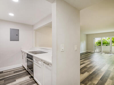 1235 Mariposa Avenue