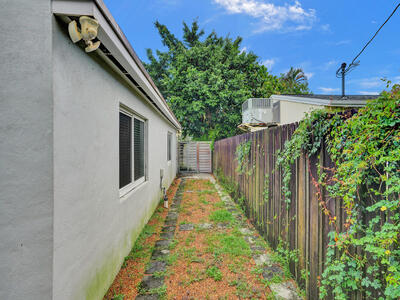 601 NE 59th Court, Oakland Park, FL 33334