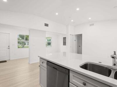 121 S Lake Drive, Lantana, FL 33462