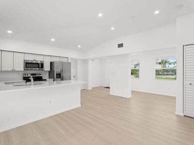 121 S Lake Drive, Lantana, FL 33462