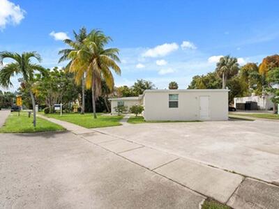 121 S Lake Drive, Lantana, FL 33462