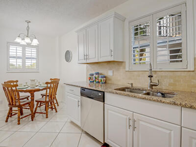 6850 10th Avenue N, Lake Worth, FL 33467