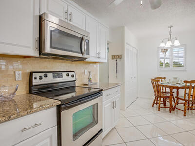 6850 10th Avenue N, Lake Worth, FL 33467