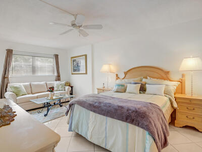 6850 10th Avenue N, Lake Worth, FL 33467