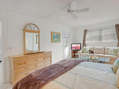 6850 10th Avenue N, Lake Worth, FL 33467