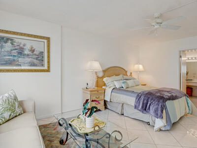 6850 10th Avenue N, Lake Worth, FL 33467