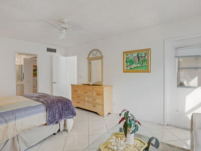 6850 10th Avenue N, Lake Worth, FL 33467