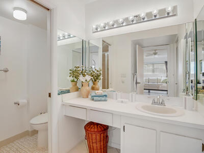 6850 10th Avenue N, Lake Worth, FL 33467