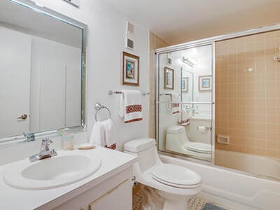 6850 10th Avenue N, Lake Worth, FL 33467