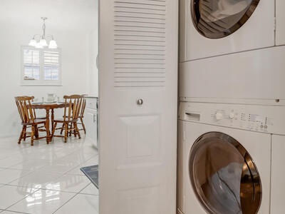 6850 10th Avenue N, Lake Worth, FL 33467