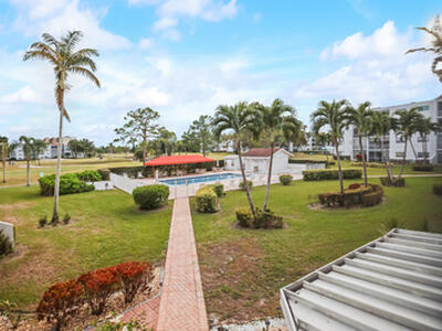 6850 10th Avenue N, Lake Worth, FL 33467