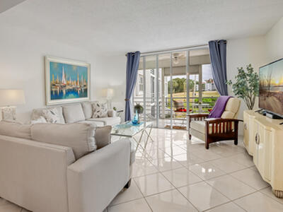 6850 10th Avenue N, Lake Worth, FL 33467