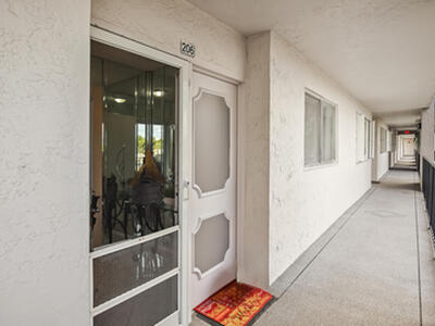 6850 10th Avenue N, Lake Worth, FL 33467