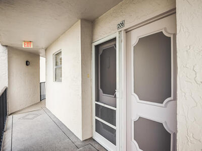 6850 10th Avenue N, Lake Worth, FL 33467