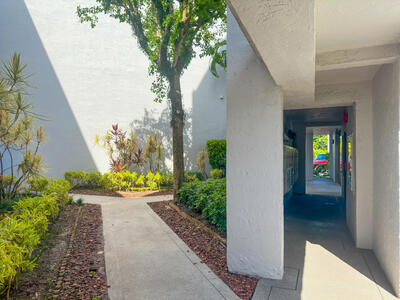 6850 10th Avenue N, Lake Worth, FL 33467