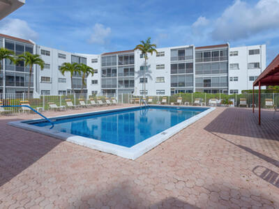 6850 10th Avenue N, Lake Worth, FL 33467