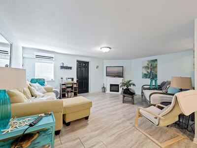 211 Orange Avenue, Fort Pierce, FL 34950