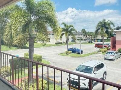 27 Golfs Edge, West Palm Beach, FL 33417