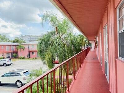 27 Golfs Edge, West Palm Beach, FL 33417