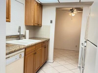 27 Golfs Edge, West Palm Beach, FL 33417